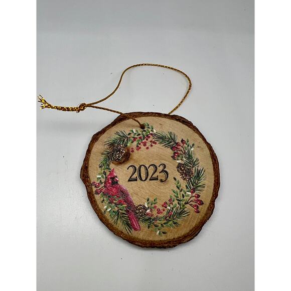 2023 Wood Slice Christmas Ornament Hand Painted Cardinal in wreath 2 1/2" - Picture 1 of 2
